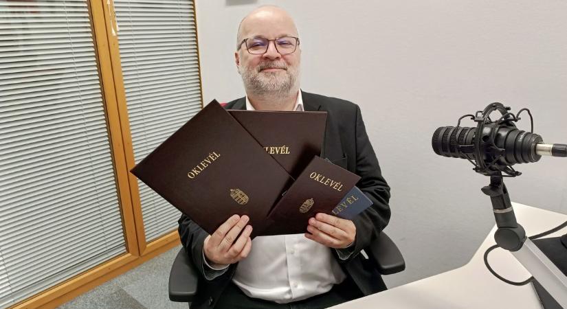 Nem tudja abbahagyni a tanulást a győri könyvtárigazgató, sorra szerzi a diplomákat - podcast