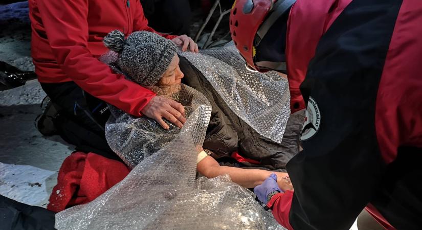 Mindenki vigyázzon: sérült túrázott kellett lehozni a Pilisből