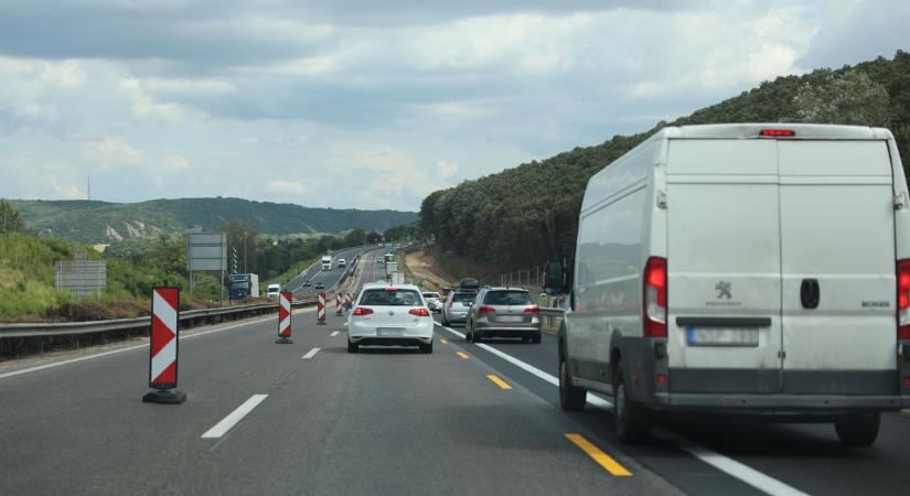 Elérhetetlen az M1-es, már délelőtt elesett az autópálya