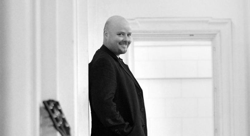 Az ír srác, aki Budapesten vált elismert zenésszé - 55 éves Jamie Winchester gitáros-énekes