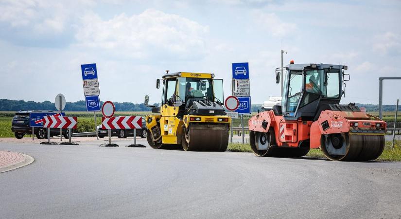 Lezárták az M1-es és az M85-ös több szakaszát - fotók