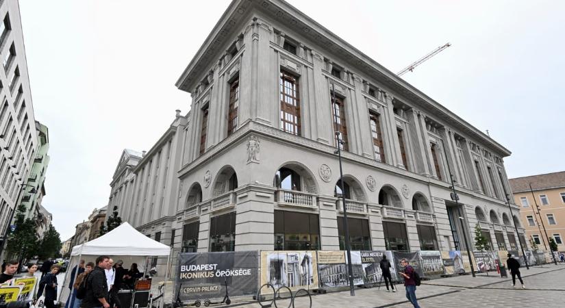Michelin-csillagos séf kantinjával, ikonikus balatoni fogásokkal és gourmet burgerekkel bővül a Time Out Market Budapest kínálata