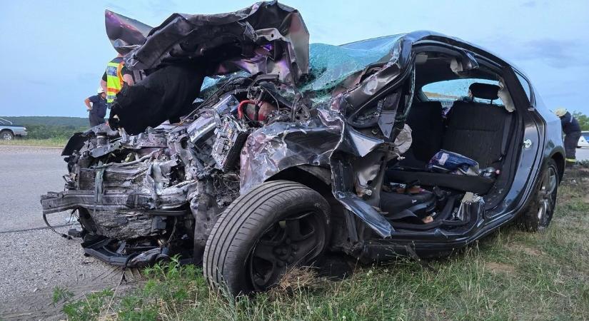 Brutális baleset: újra kellett éleszteni a kisbabát a hétfő esti balatoni karambol után - fotók