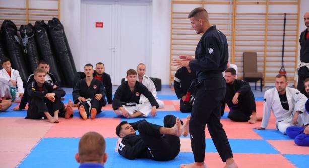 Önzetlen segítség a szőnyegen