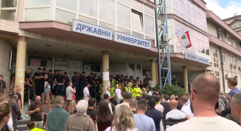 „A rezsim verőemberei ráncigáltak és lökdöstek bennünket, kollégámnak megsérült a keze”