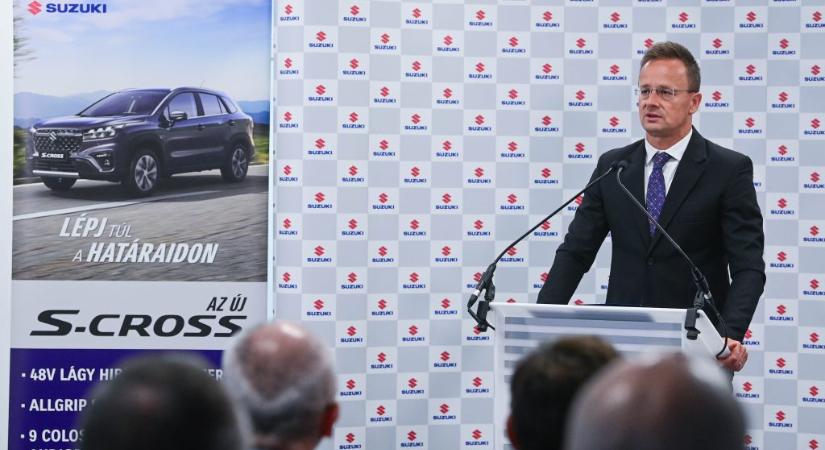 Szijjártó Péter a Magyar Suzuki gyárába látogatott, Esztergomba