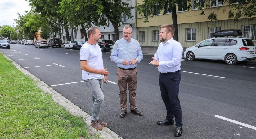 Újra járható a győri Zechmeister utca, végeztek a felújítással - fotók