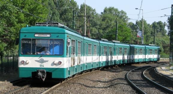 Szájba verte a kalauzt és párját is megverte a HÉV-en a részeg férfi