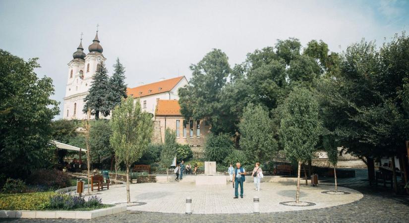 Megható összefogás Tihanyban: többen is a balesetet szenvedett kislány segítségére siettek