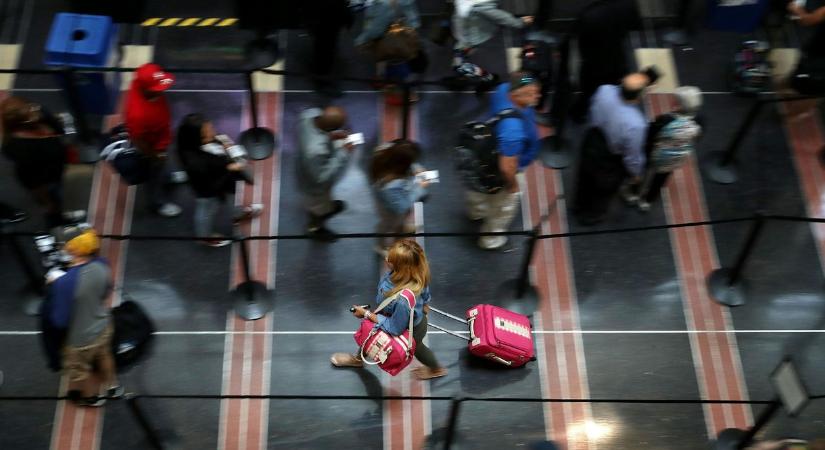 Vége a számolgatásnak: hamarosan egy egész italospalackot is felvihet a repülőgépre