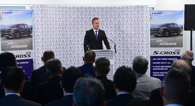 Elárulta a miniszter, miként tud a világ élvonalában lenni a magyar autóipar