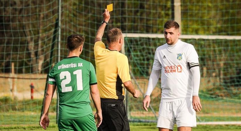 Új szabály: csapatkapitány vs. játékvezető, kapus kontra labdatartás