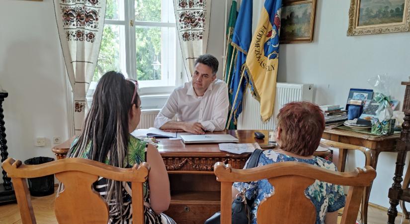 Három kívánsággal is érkeztek a polgármester fogadóórájára
