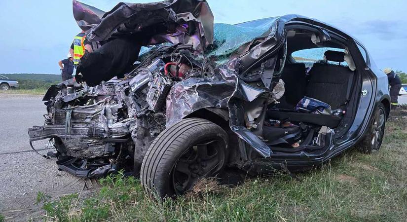 Hathetes csecsemőt kellett újraéleszteni a frontális ütközés után Balatonendrédnél