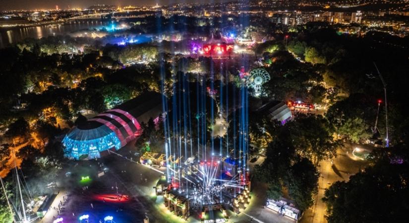 Éjszaka is szeretni fogjuk a Szigetet