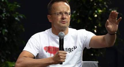 Szijjártó Péter szerint nemzeti sporttá vált Mészáros Lőrinc támadása