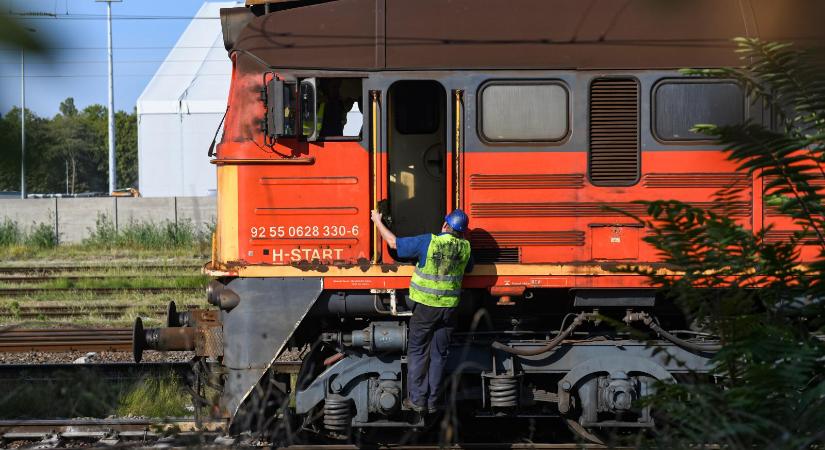 Kisiklott több teherkocsi Salgótarjánnál, késésekre kell számítani
