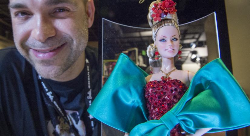 Frontális balesetben meghalt a Barbie babák két vezető tervezője