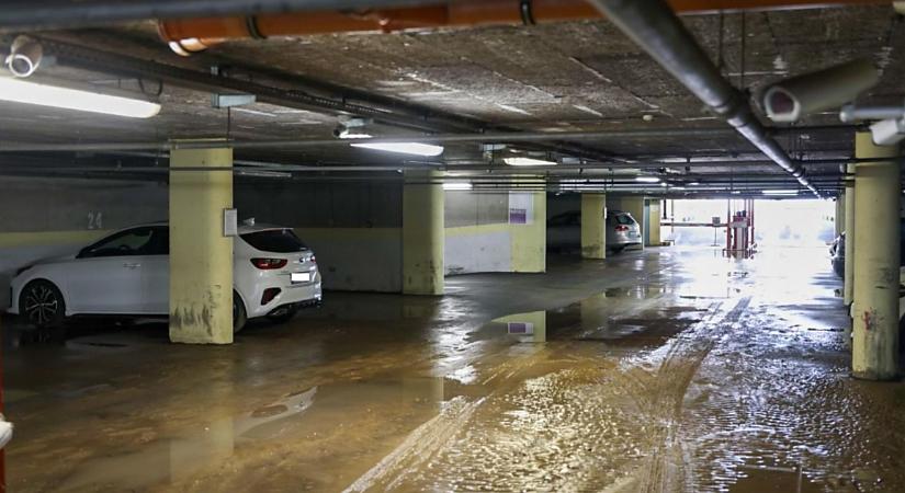 Újra használhatják az autósok a mélygarázst a Hal közben