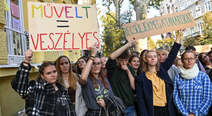 Győzött a bíróságon az Eötvös és a Vörösmarty gimnázium elbocsátott tanára
