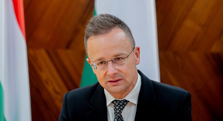 Szijjártó Péter: Az Európai Bizottság elnökével kétszer mosták fel a padlót egy héten belül