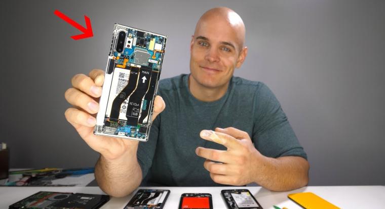 A YouTube egyik legnagyobb techvideósa lecseréli a Samsung telefonját a cég egyik alkalmazottja miatt