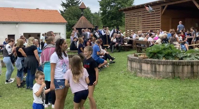 Amikor a 70 fős vasi falu egy napra 300-ra duzzad