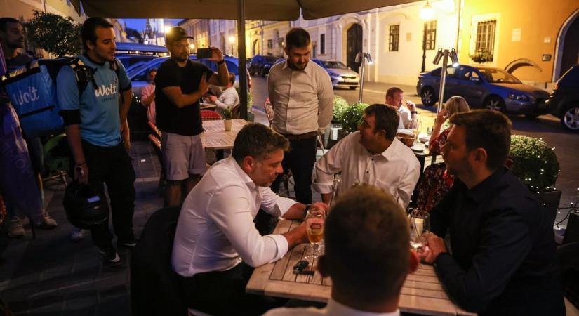 Megint egymásnak ment Karácsony és Vitézy: az egyik „sugárban hány”, a másik „füllentőzik”