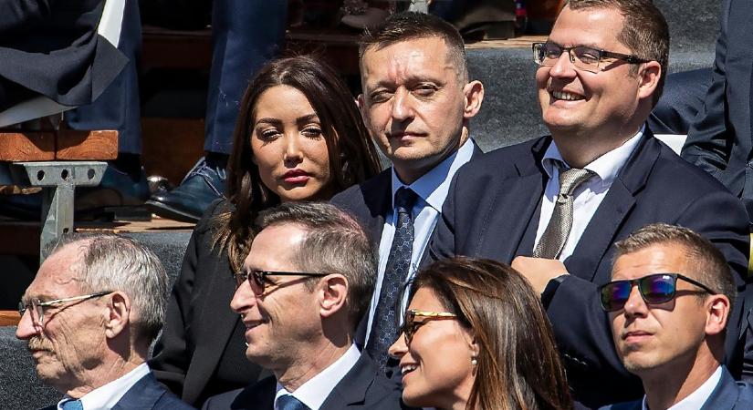 Hadházy: Rogán a feleségével Caprin luxizott Tusványos idején