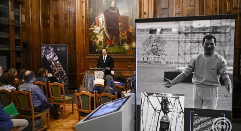 Az 1986-os, legendás budapesti Queen-koncertről készült fotókból nyílt kiállítás a Nemzeti Múzeumban