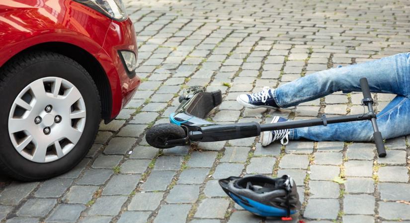 Roller vs. személykocsi - hiába volt szabálytalan mindkét fél, az autóvezető elveszítheti a jogsiját
