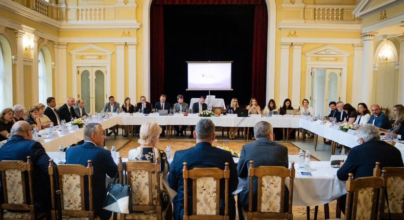 Új ember veheti át a magyar iskolák ügyét a Szövetségnél – egy nemzetiségi oktatásban jártas szakértőt kértek fel