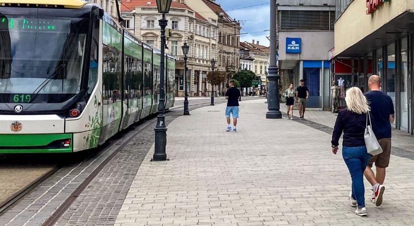 Derült égből villámcsapás: bezár a belvárosi szupermarket Miskolcon, már pletykálják, mi nyithat a helyén – fotókkal