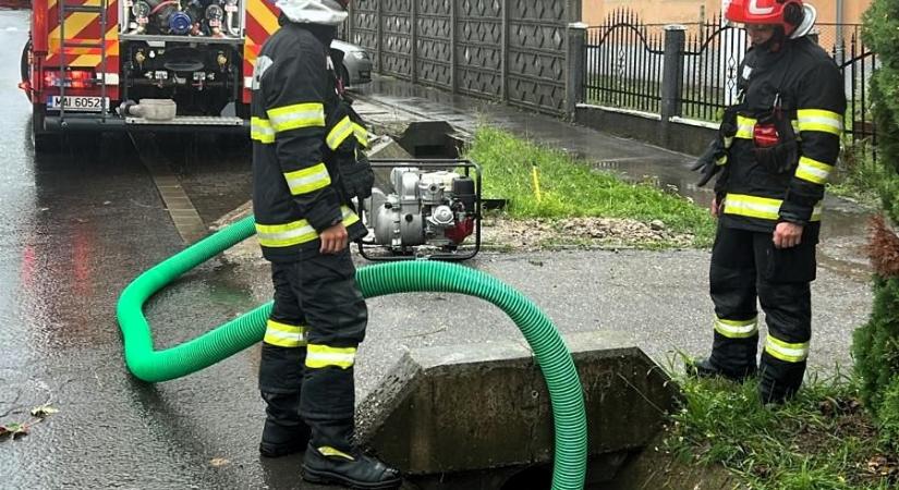 Áradások Maros megyében: a tűzoltónak számos bevetésük volt kedden