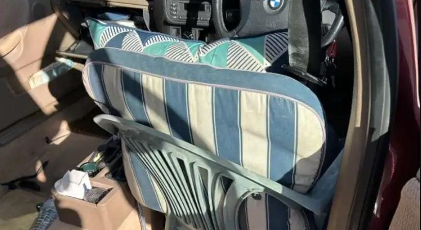 Nem csak nálunk vannak bontószökevények: műanyagszék volt a sofőrülés ebben a BMW-ben