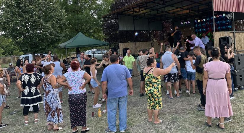 A nagyok főztek, a kicsik ki mit tudoztak, estére pedig már állt a bál Mezőtárkányban