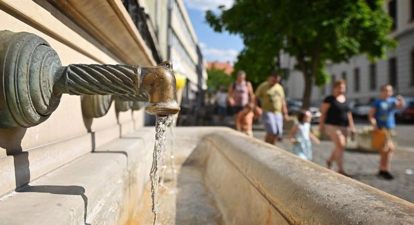 Valaki biztos haragszik az egri párakapura, rendszeresen történik az egyikkel valami