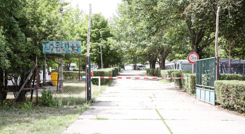 Klórgázszivárgás miatt kiürítették a túrkevei strandot