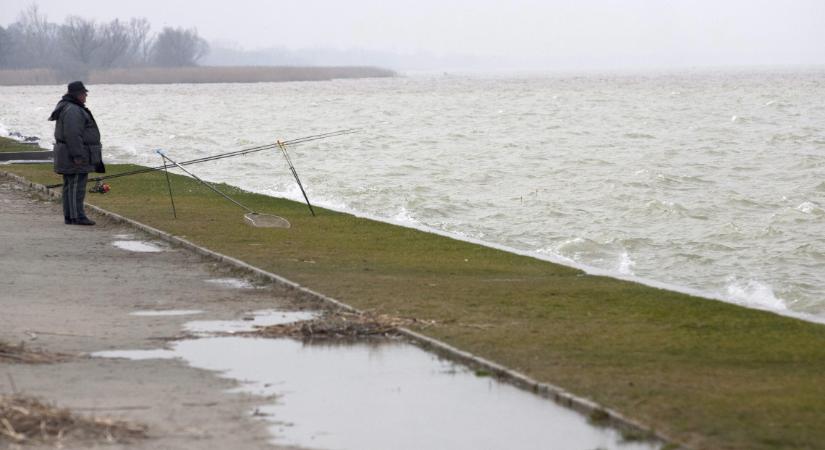 Vízügy: hiába az elmúlt napok sok csapadéka, nincs változás a Balatonon