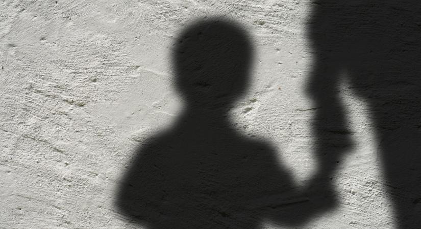 Állatok leölésére használt fegyverrel végzett kétéves kisfiával egy somogyi férfi