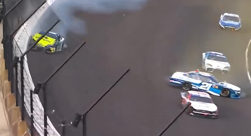 Brutálisan lecsapott a NASCAR az ellenfelét szándékosan kiütő Austin Hillre