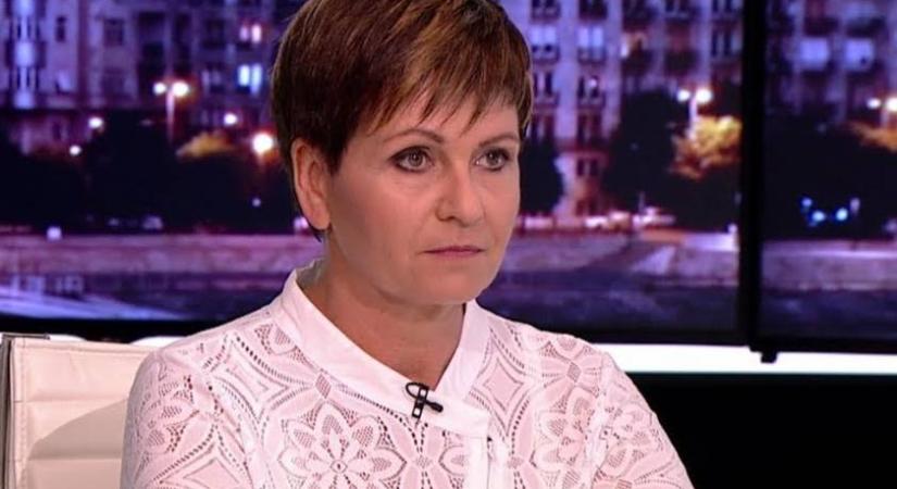Az 57 éves Kálmán Olga szőke bubi frizurával: a barna rövid haj már a múlté
