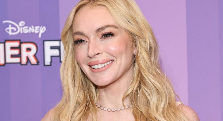 Lindsay Lohan 27 év után úgy öltözött fel, mintha az Apád-anyád idejöjjön! filmből lépett volna ki