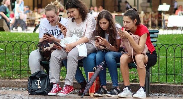 Tíz szakmai tanács, hogyan csökkentsd gyermeked képernyőidejét