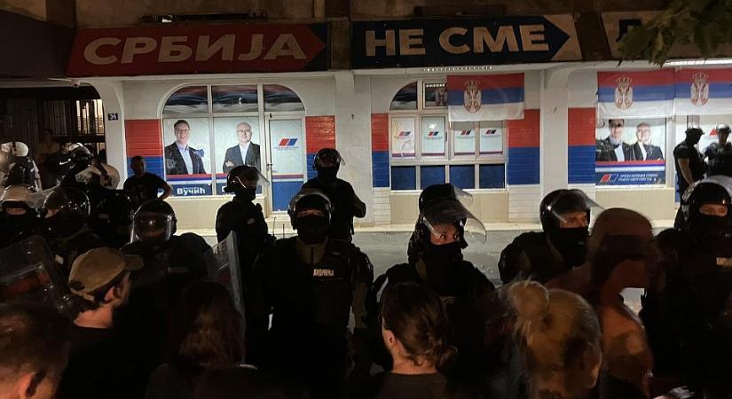 Incidens történt a kraljevói tüntetésen (videóval)