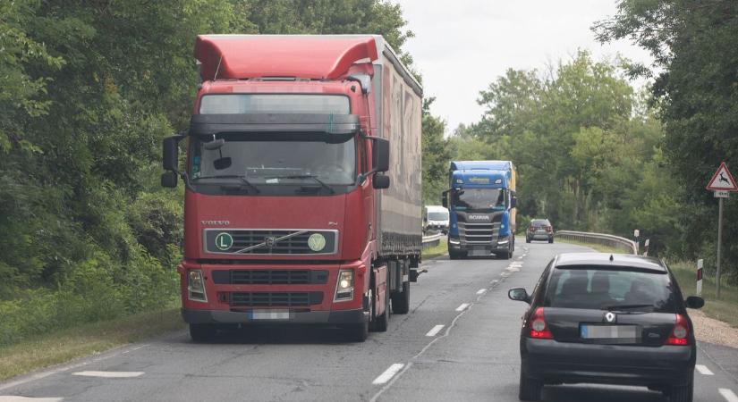 Kamionáradat a 8-ason – képgaléria a tekintélyt parancsoló járműmonstrumokról