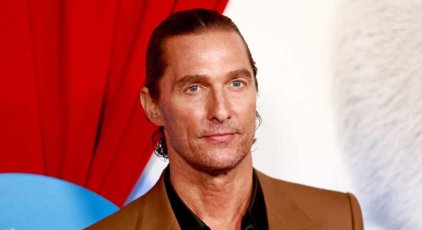 Matthew McConaughey felesége igazi bombázó – Már 19 éve bolondul gyönyörű feleségéért