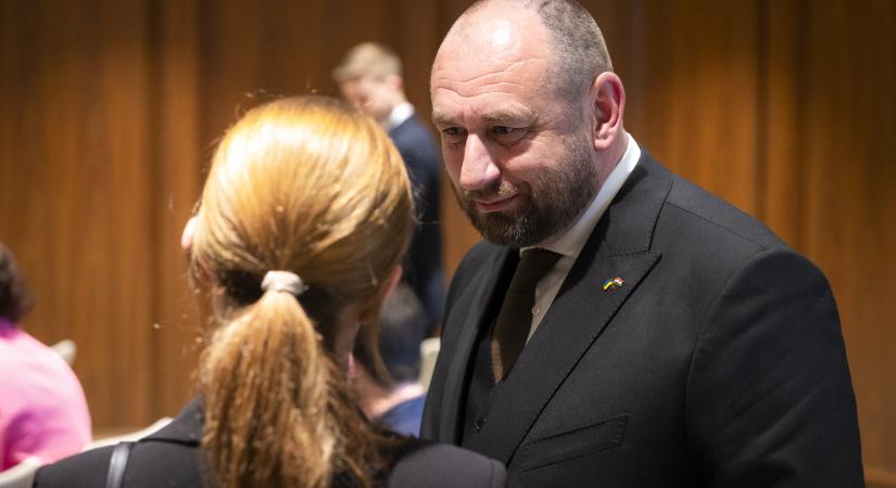 Sándor Fegyir: A magyar fél sokszor a tények ellenőrzése nélkül reagál, de türelmesnek kell lenni, hiszen ez a helyzet csak Oroszországnak jó
