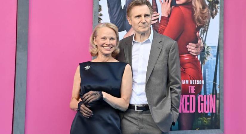 Pamela Anderson és Liam Neeson egymásba szerettek: bimbózó kapcsolatukról részletek derültek ki