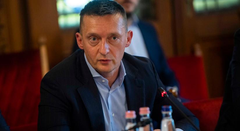 115 milliós szettben fotózták Rogán Antal feleségét